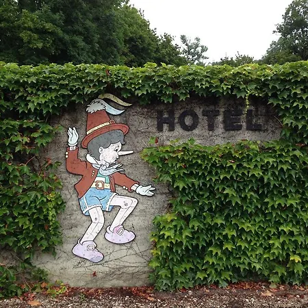 Pinocchio Hotel Gy